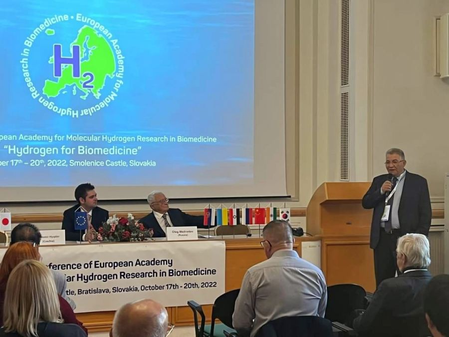 الأكاديمية الأوروبية لأبحاث الهيدروجين في العلوم الطبية والحيوية تكرم رئيس جامعة القدس